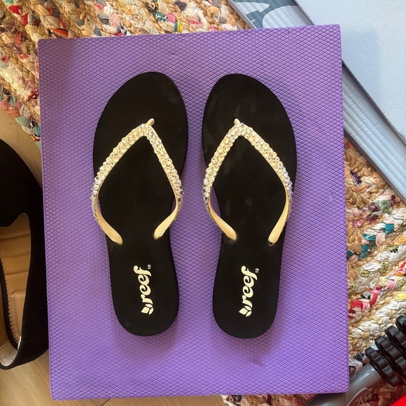 Swarovski studded reef flipflops sz 10 - Picture 2 of 6